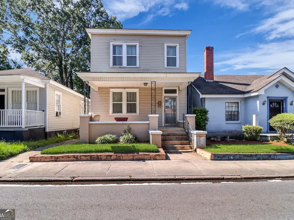 925 W Victory Dr, Savannah, GA 31405