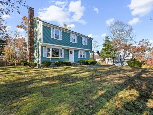 11 Sleepy Hollow Dr, Plymouth, MA 02360
