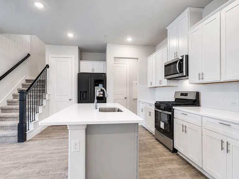 513 Hutchinson Ln — Photo 4