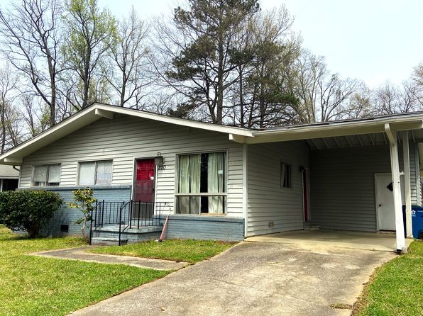 220 Saxon Dr