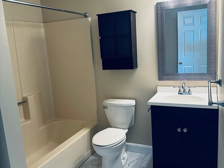 200 Woodlawn Ave #204 — Photo 9