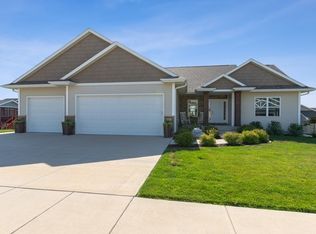 1115 Sunrise Dr, Ely, IA 52227