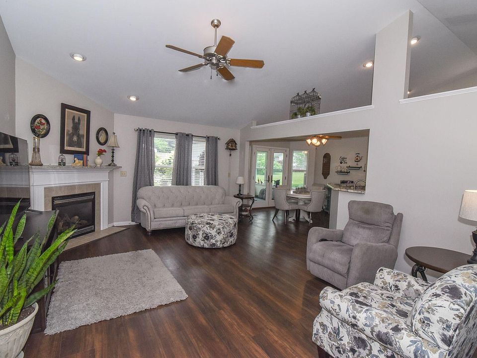 1st image of 9881 Cherbourg Dr
