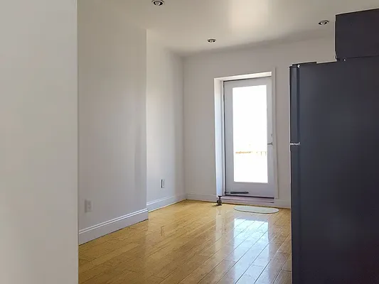 Rented by MNS | media 10