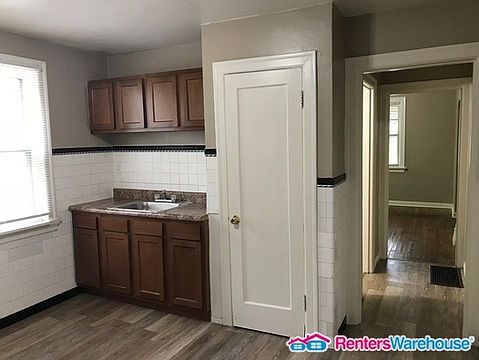 2nd image of 9905 Lilac Dr