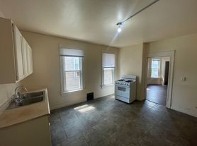 710-712 S 21st St. (Duplex), 712 Lower