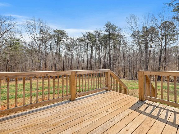 4th image of 235 Shores Rd