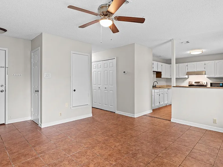 6822 Mountain Spring St — Photo 4