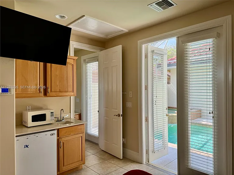 1740 Ludlow Rd — Photo 21