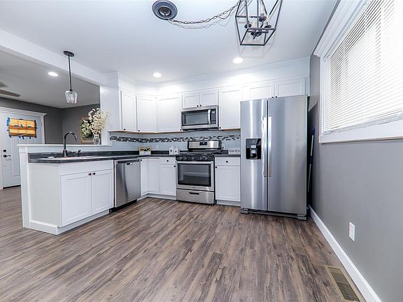 2nd image of 8 Sunflower Ct