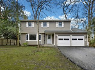 40 Woodycrest Dr, Northport, NY 11768