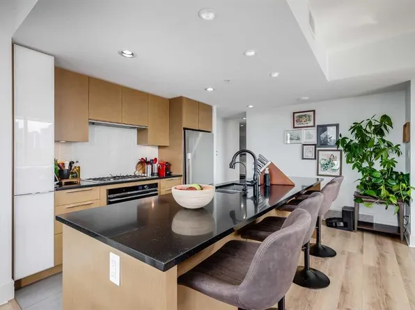 1111 E 10th St SW #806, Calgary, AB T2R 1E3