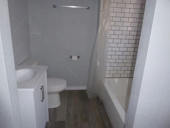 5th image of 928 NW 20th St