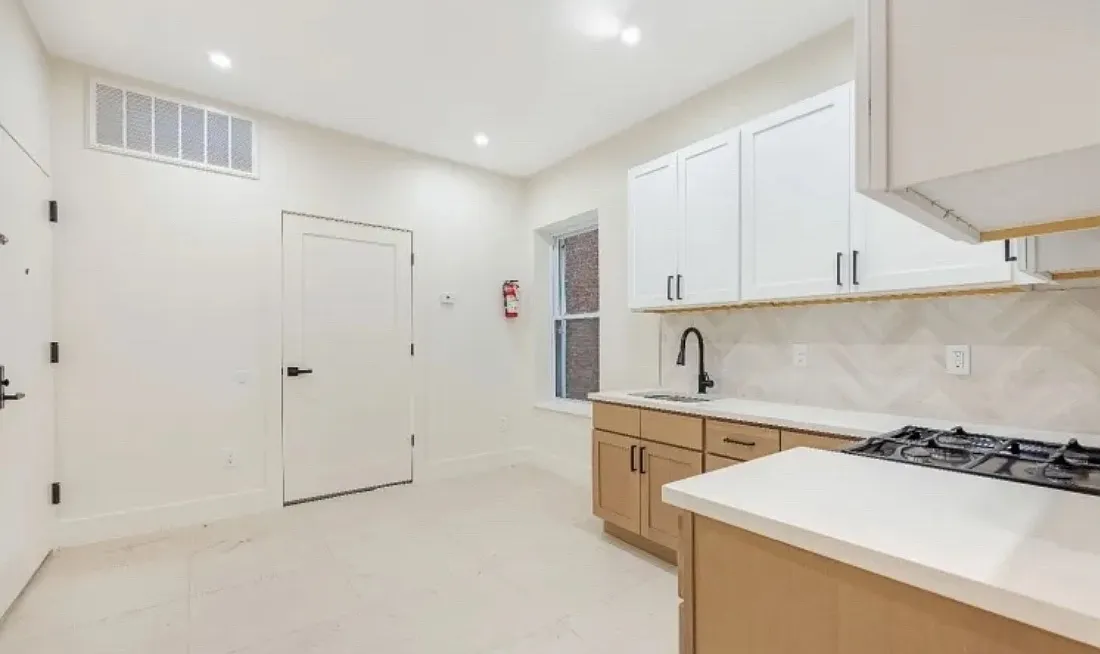 2 bed, $2,075 — Photo 1