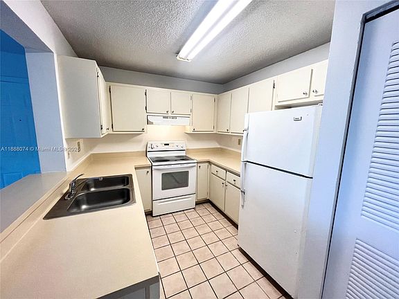 2nd image of 350 Palm Cir W Unit 20