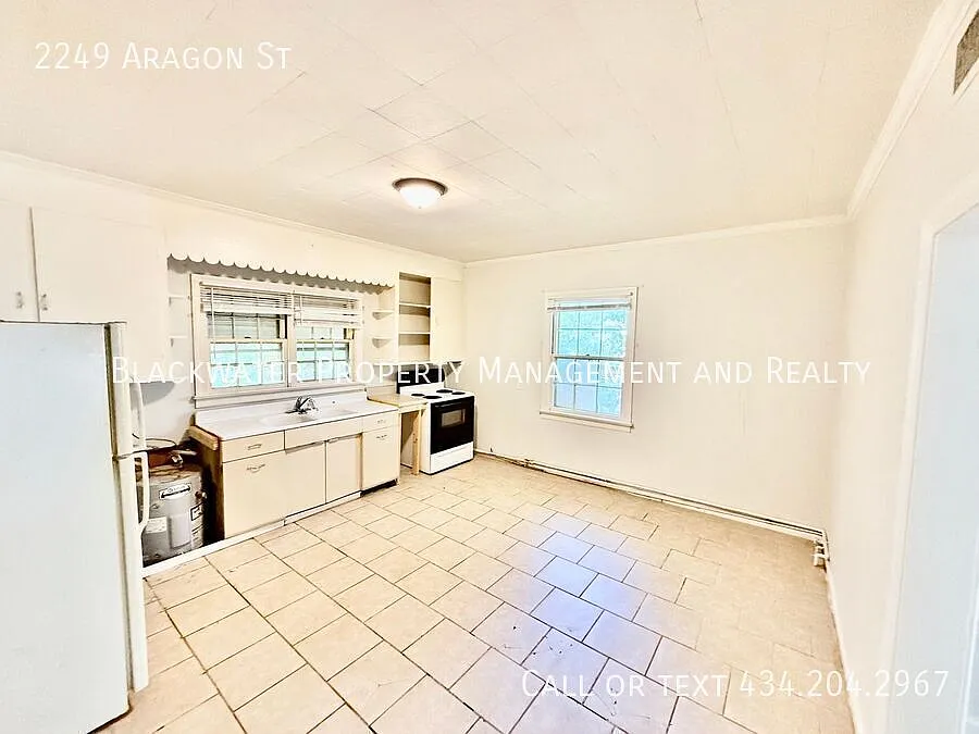 Single Family Home Near City Stadium! — Photo 3
