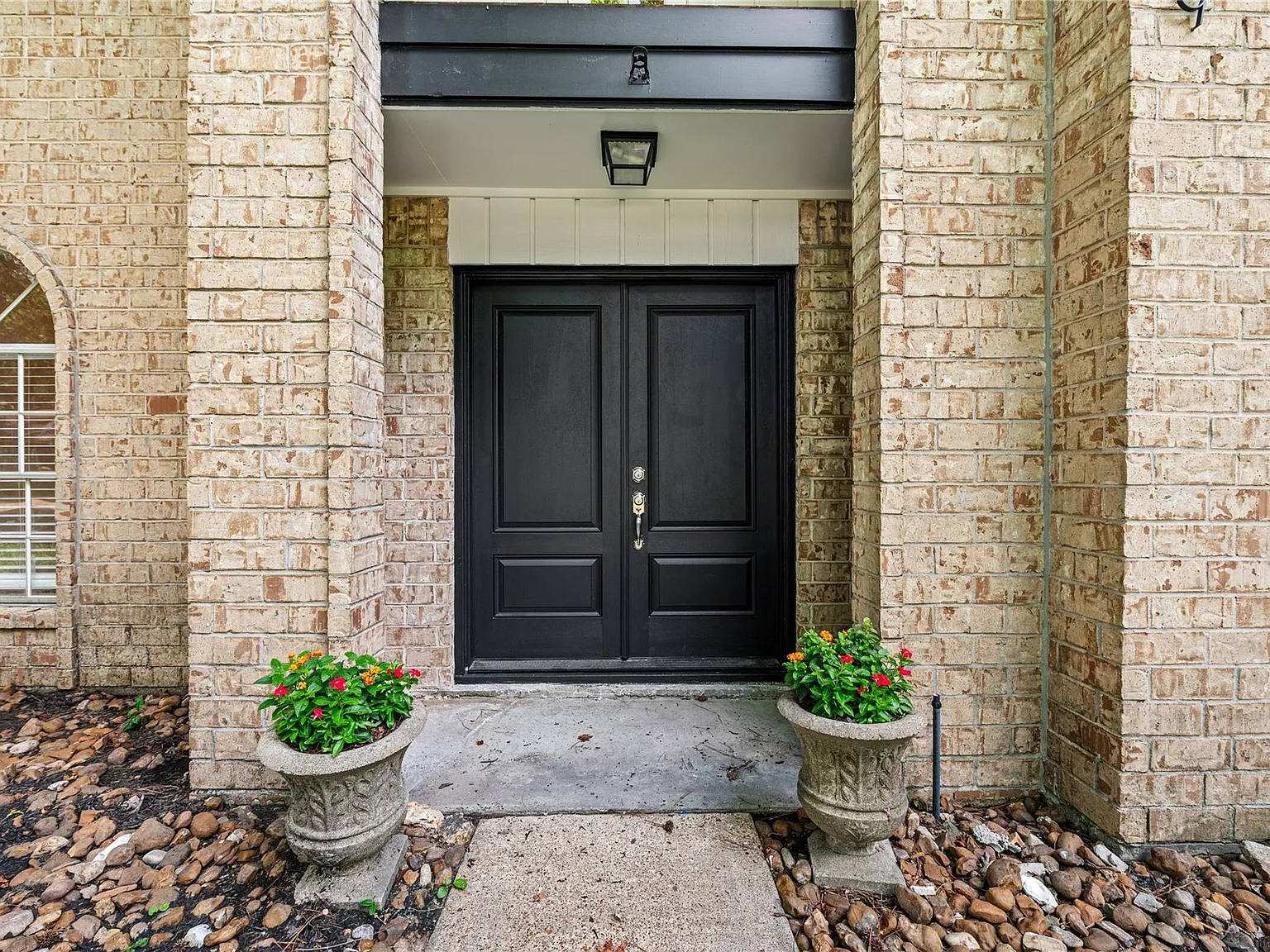4 bed, 2.5 bath, 2453 sqft, $2,500 — Photo 4