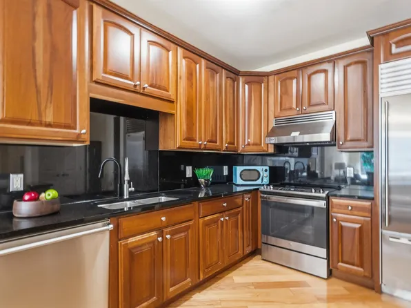 20 Avenue At Port Imperial image 2 of 45