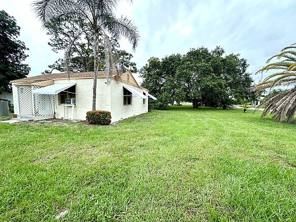 3rd image of 4743 Purdy Ln