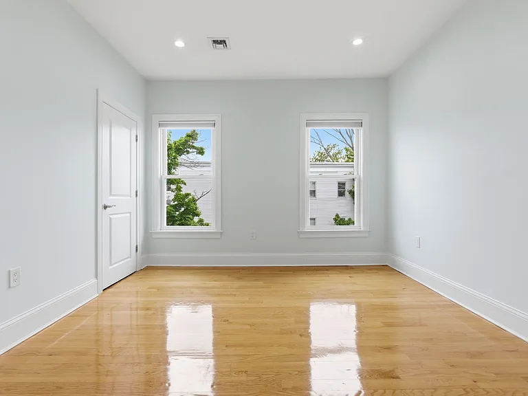 27-29 Lyon St #3 — Photo 6