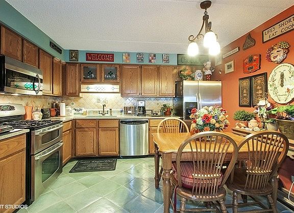 4th image of 6455 W Belle Plaine Ave APT 305