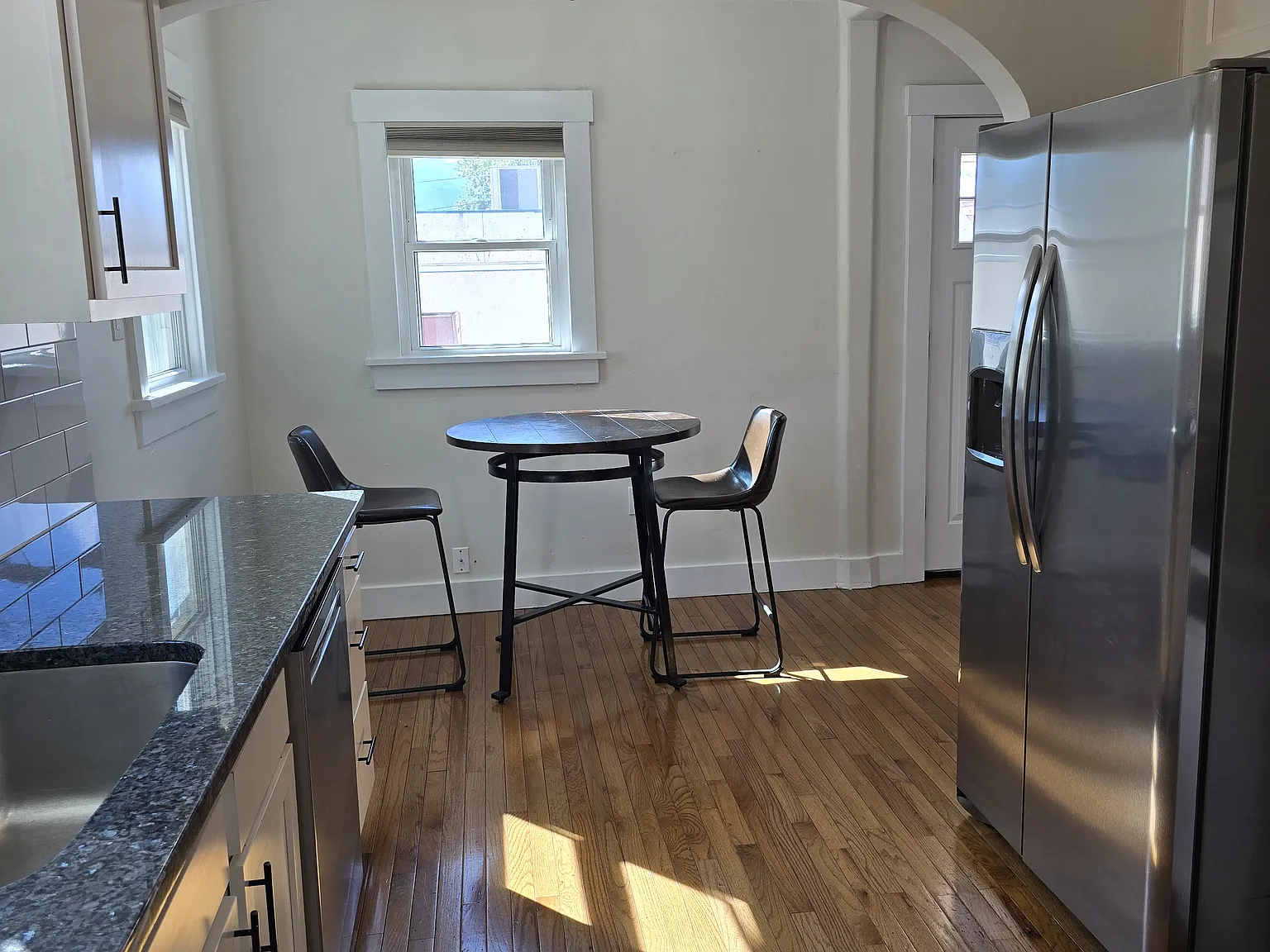 3 bed, 1200 sqft, $1,900 — Photo 4
