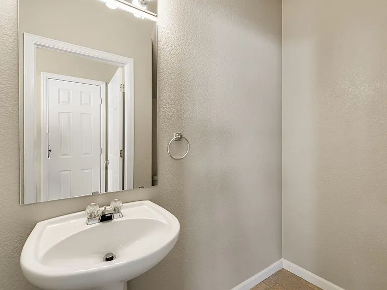 2208 Gilpin Ave — Photo 16