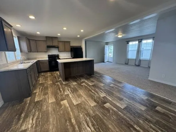 1199 E Santa Fe #12, Gardner, KS 66030