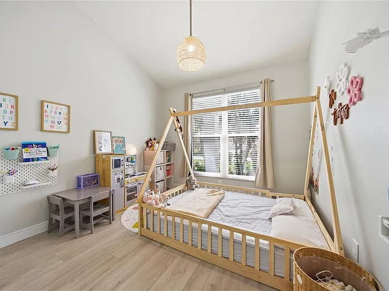 17633 Esprit Dr — Photo 15