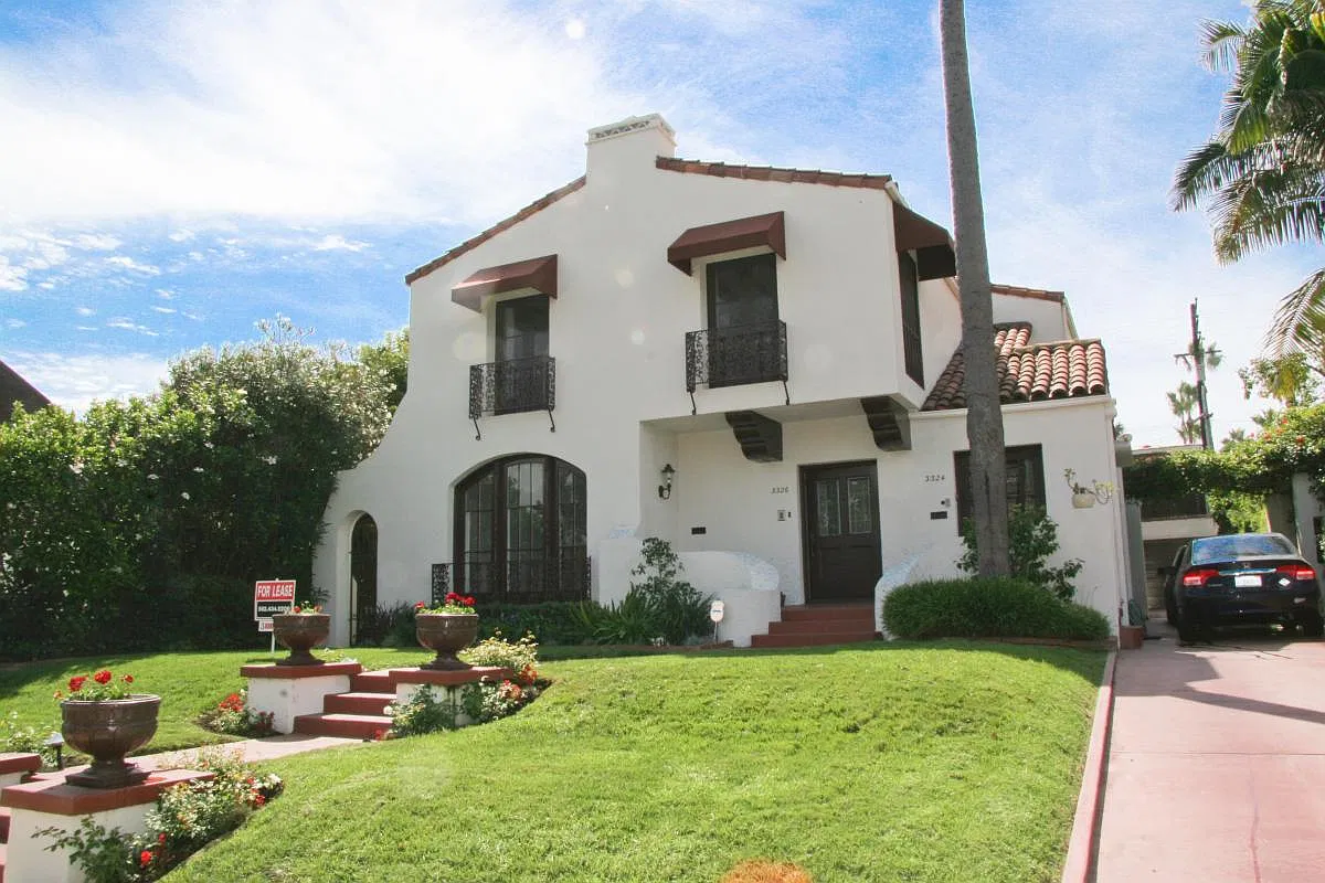 3 bed, 2300 sqft, $4,800 — Photo 1