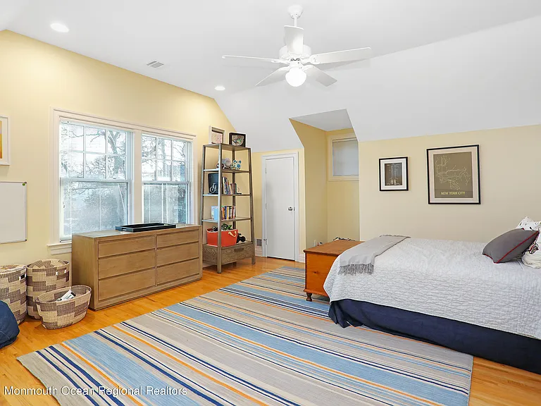 38 Vroom Ave — Photo 12