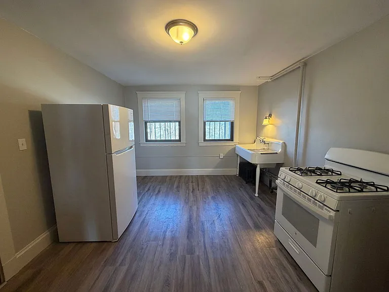 248 N Main St #8 — Photo 4