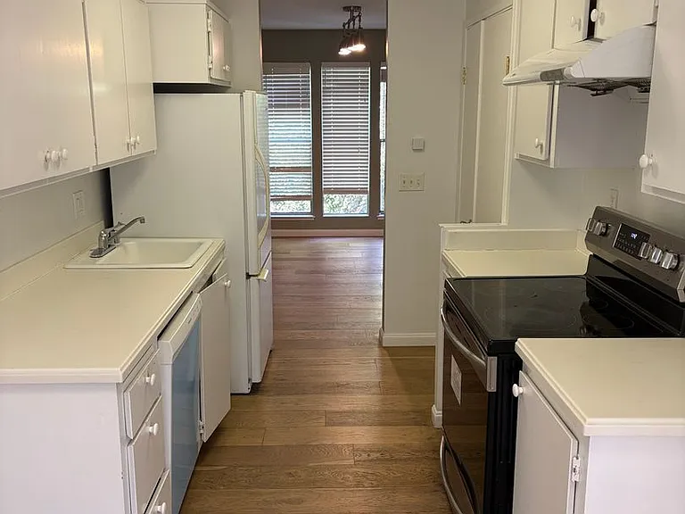 5335 Broadway Ter #305 — Photo 7