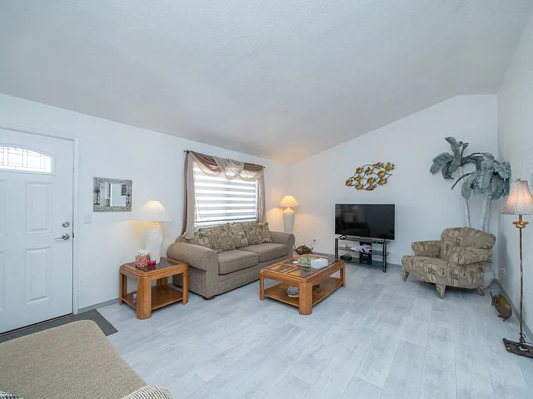 3910 Coral Reef Dr — Photo 6