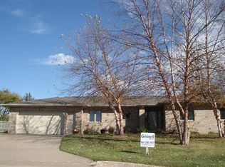 1910 Spring St, Grinnell, IA 50112