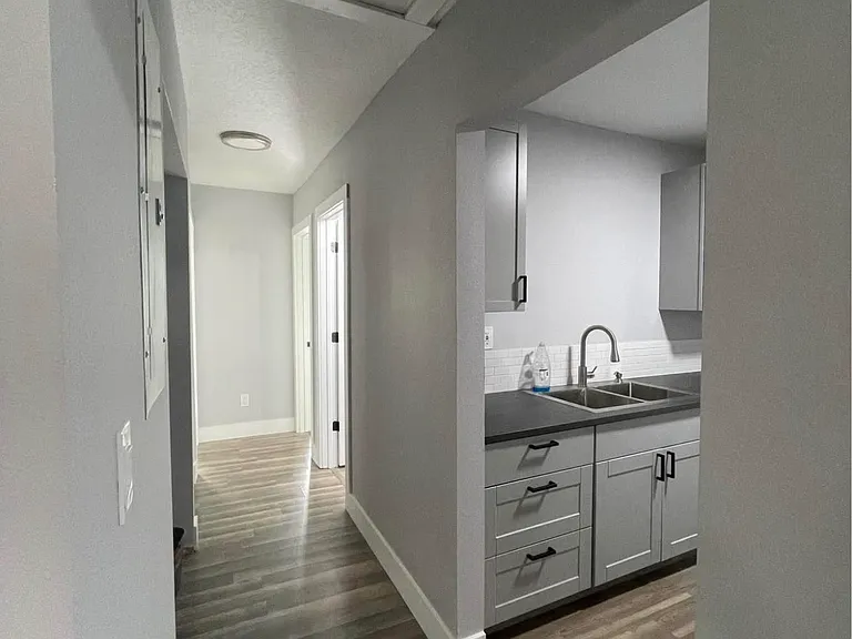 226 Bronson St — Photo 3
