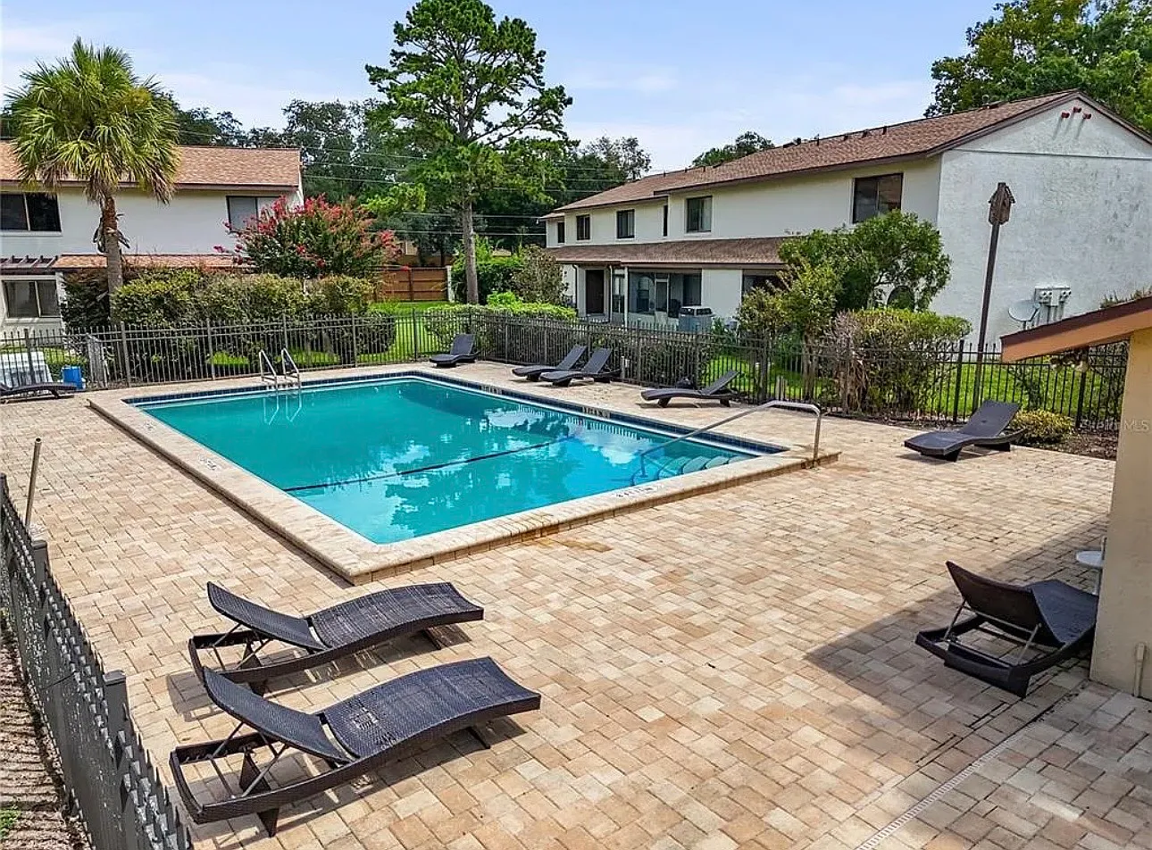 SW 35th Pl, Gainesville — Photo 2