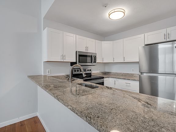 4th image of 200 Woodlawn Ave APT 306