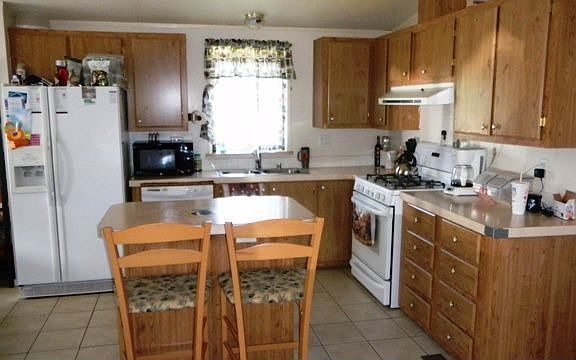 2nd image of 2060 Cote Ln