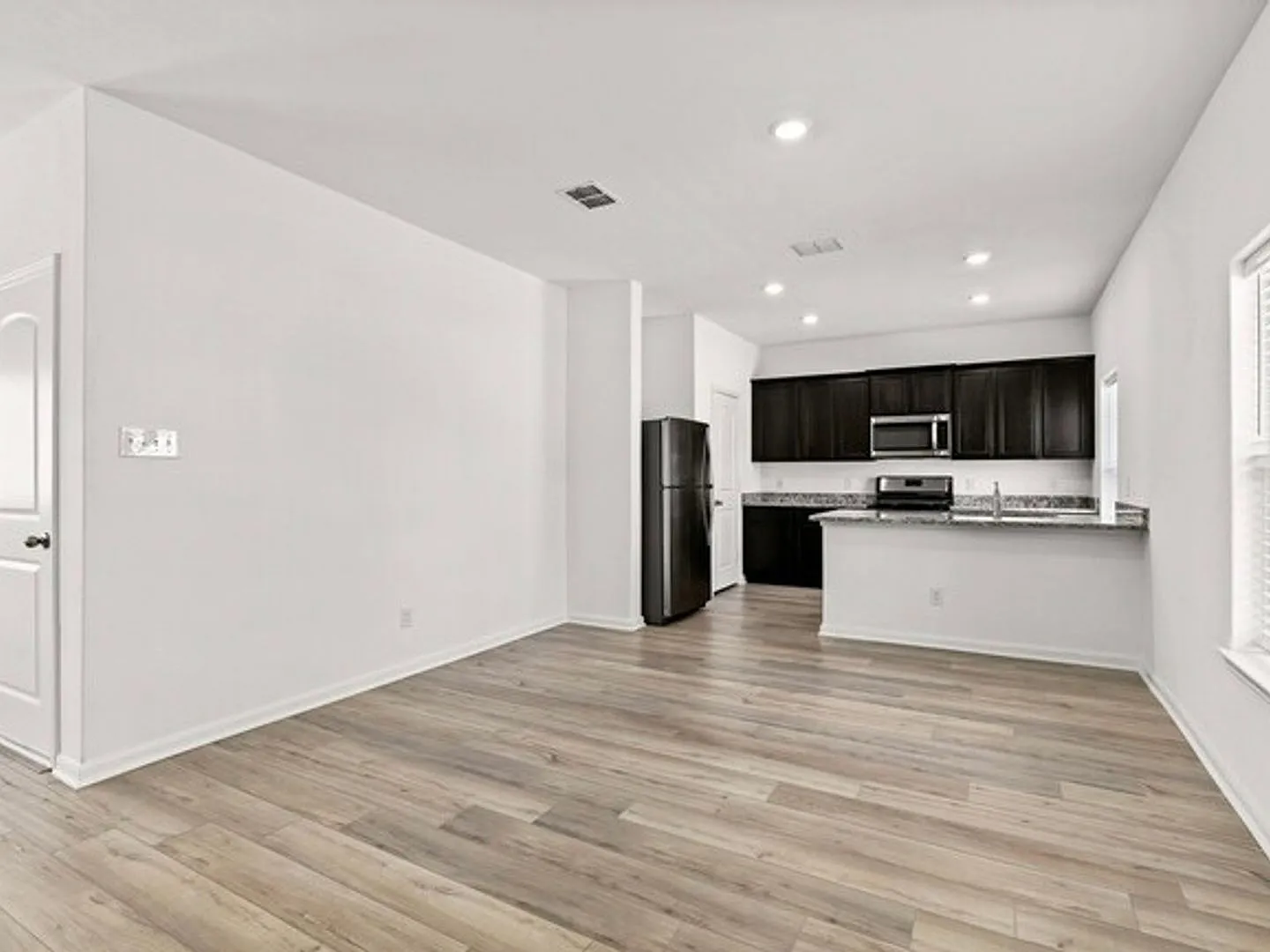 New Build 3 Bedroom Condo in West San Antonio — Photo 2