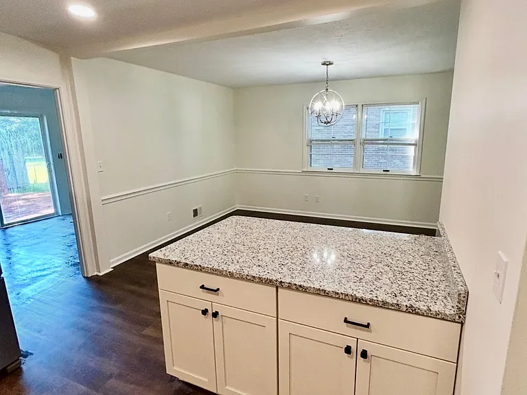 925 Fenley Ave — Photo 7