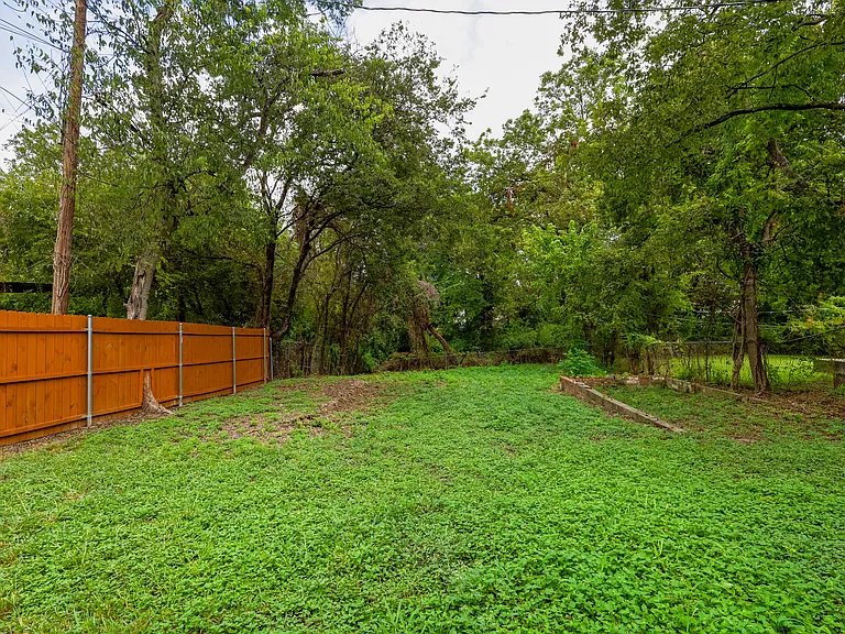 2114 Harlandale Ave — Photo 18