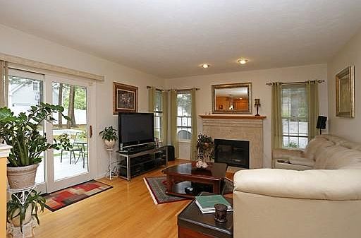 5th image of 60 Hunt Dr