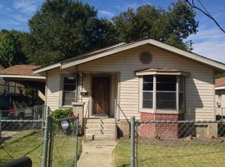 820 S 8th Ave, Laurel, MS 39440