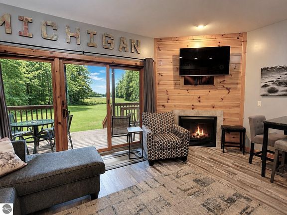 4th image of 2100 W Schuss Mountain Rd #309