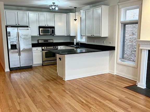 3rd image of 2022 W Warren Blvd APT 3E