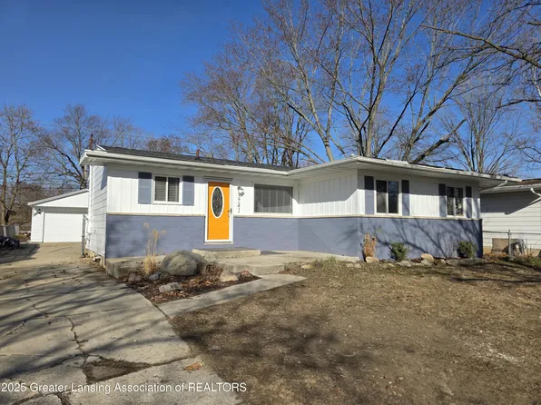 3741 S Fox Pointe St, Lansing, MI 48911