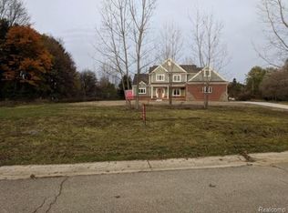 4571 Barbara Kay Ct, White Lake, MI 48383