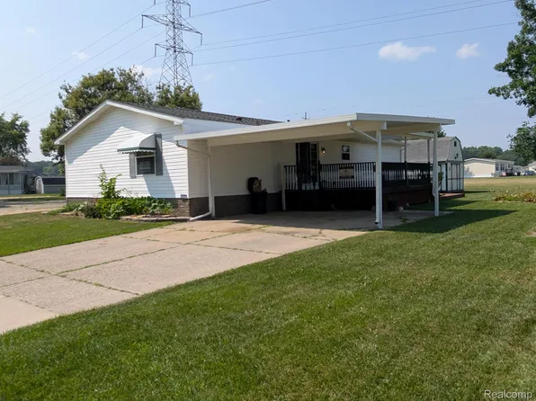 4024 E 54th St, Mount Morris, MI 48458
