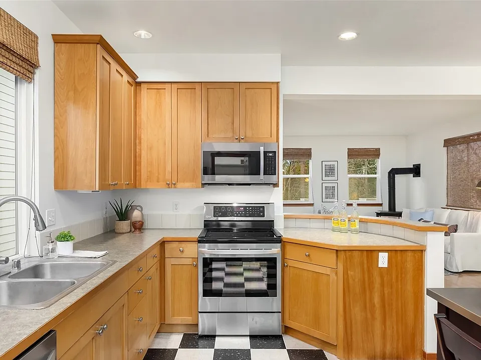 300 Wyatt Way NE #1